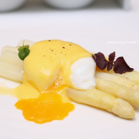 witte asperges hollandaise